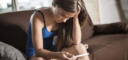 17歲少女意外懷孕，墮胎卻被法官拒絕，因為她"GPA成績太差"?!